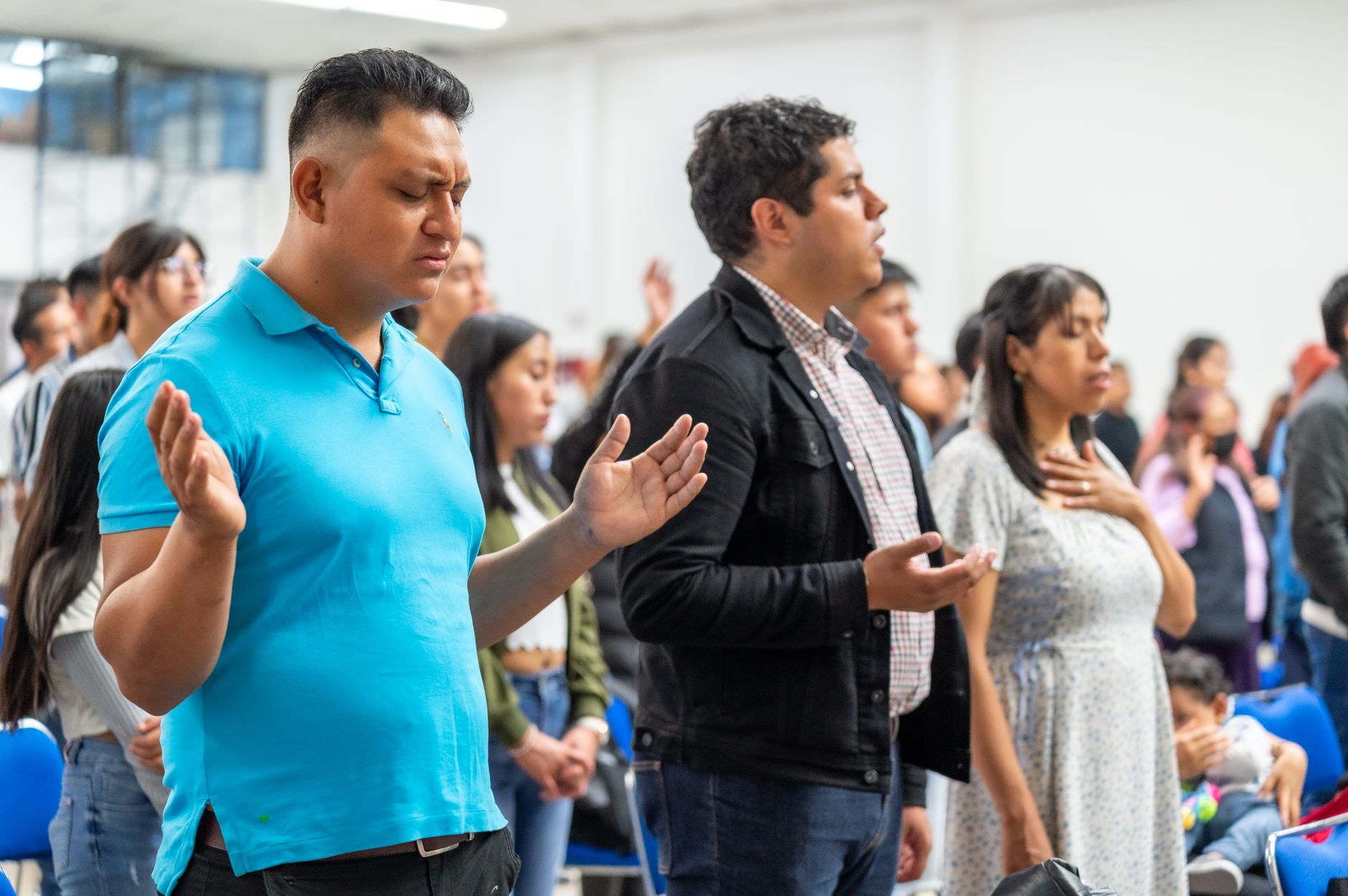 Wierni modlą się wspólnie w kościele w Mexico City